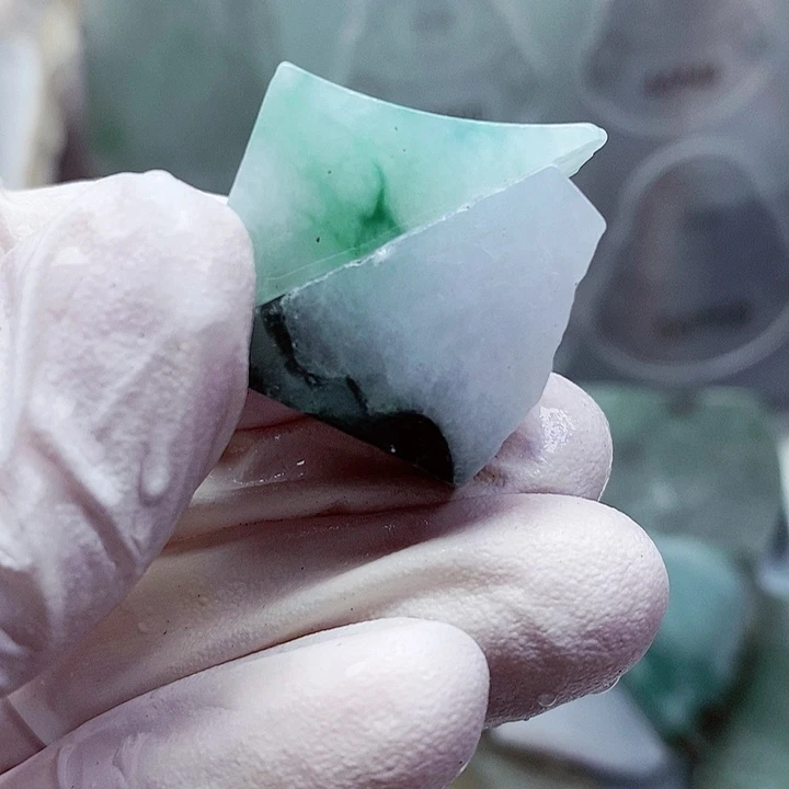 翡翠颈饰未镶嵌缅甸翡翠A货边角