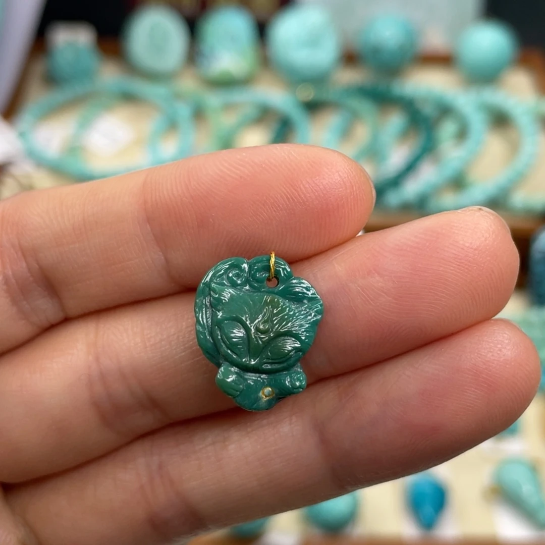 绿松石未镶嵌颈饰