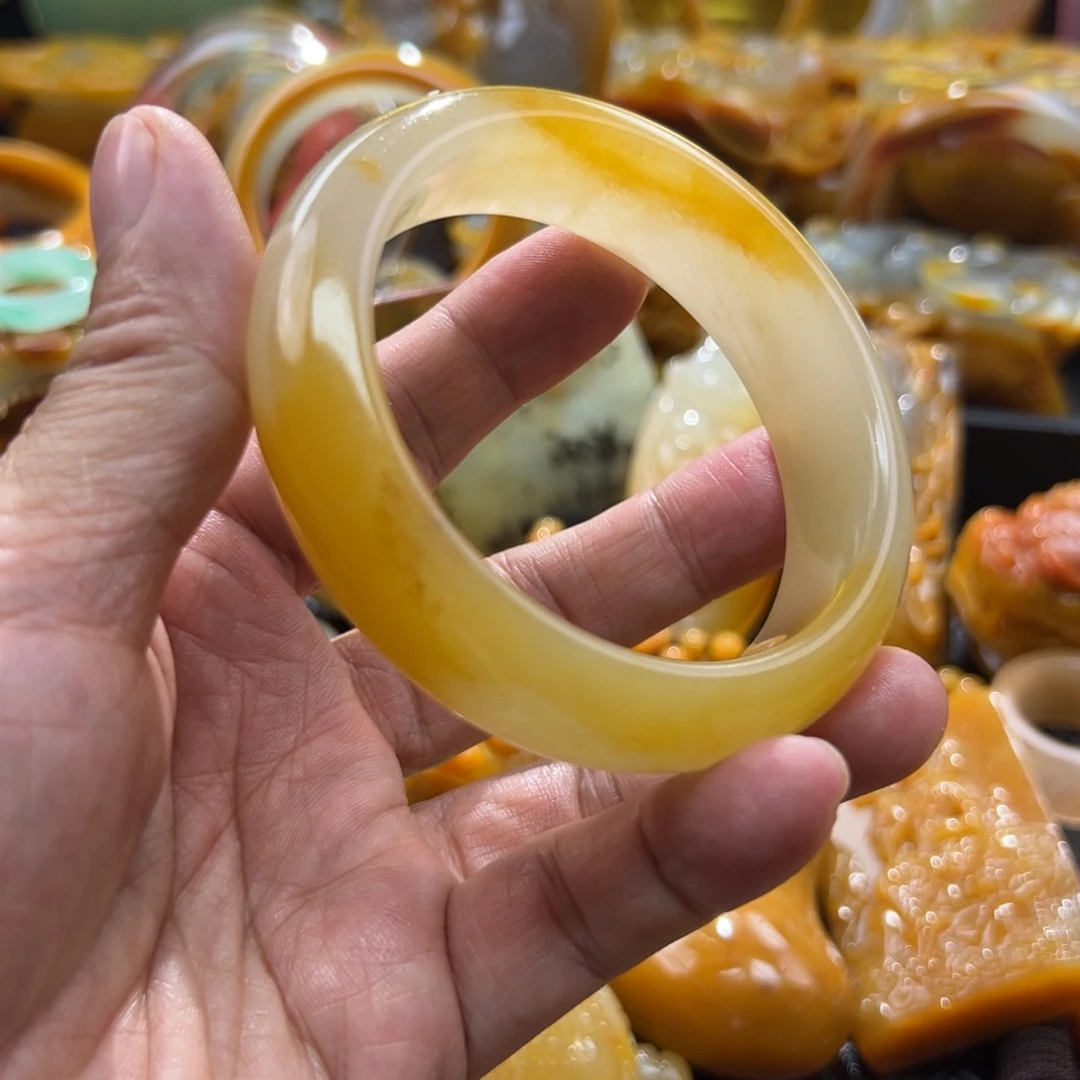 海***儿颈饰未镶嵌石英质玉
