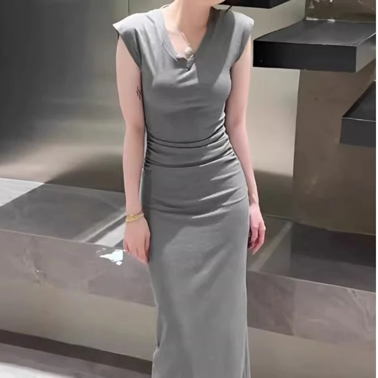2025法式气质V领小飞袖连衣裙女 新款夏季轻奢高级感包臀长款裙子