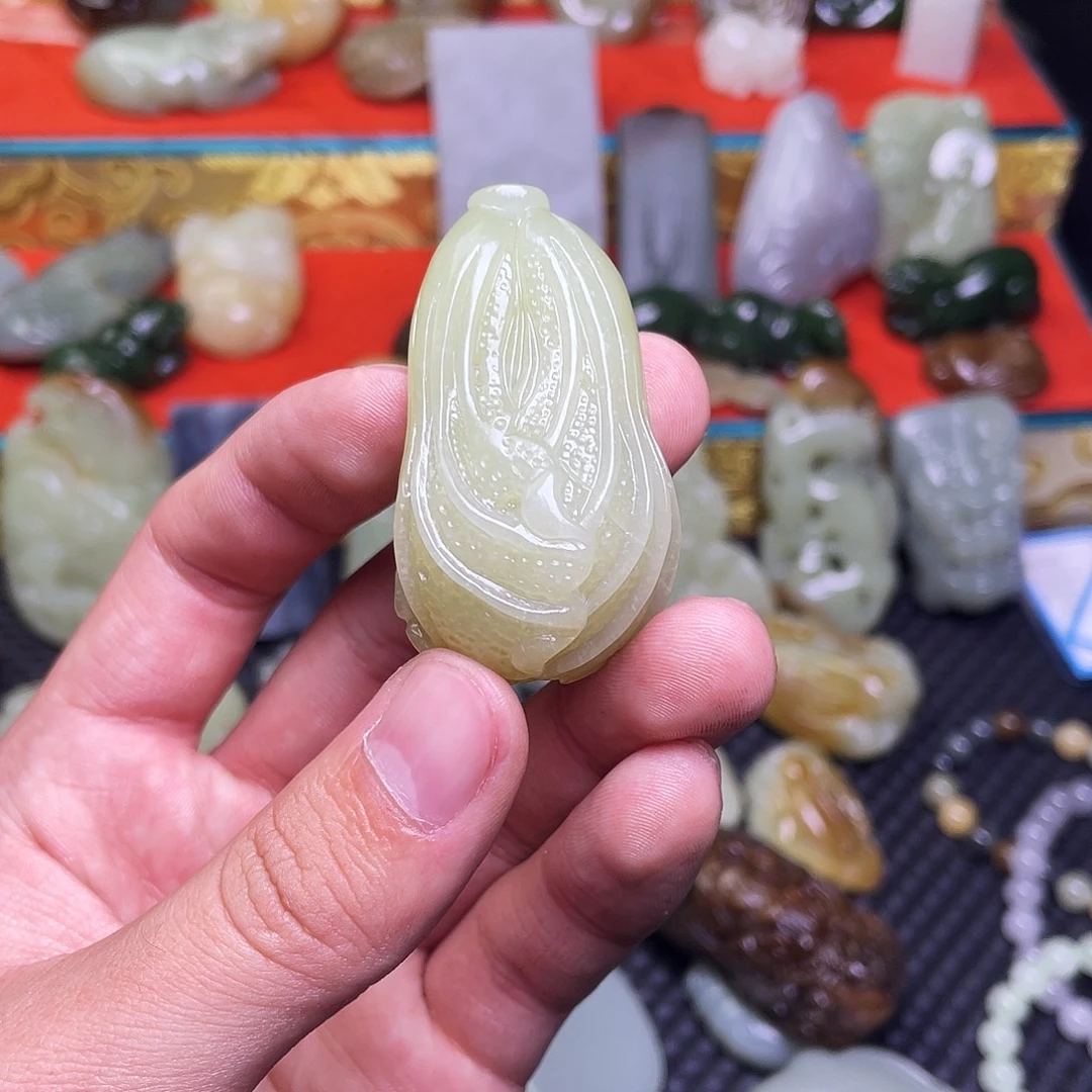 蒸***上和田玉未镶嵌颈饰