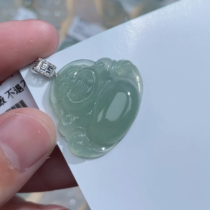 颈饰18K金镶嵌翡翠