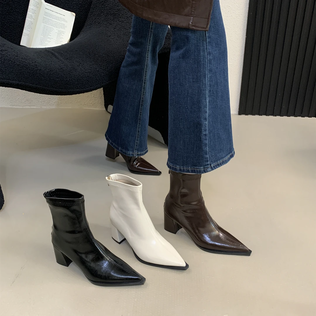 高级感尖头粗跟瘦瘦靴女2025秋冬季新款后拉链大码高跟时装靴短靴
