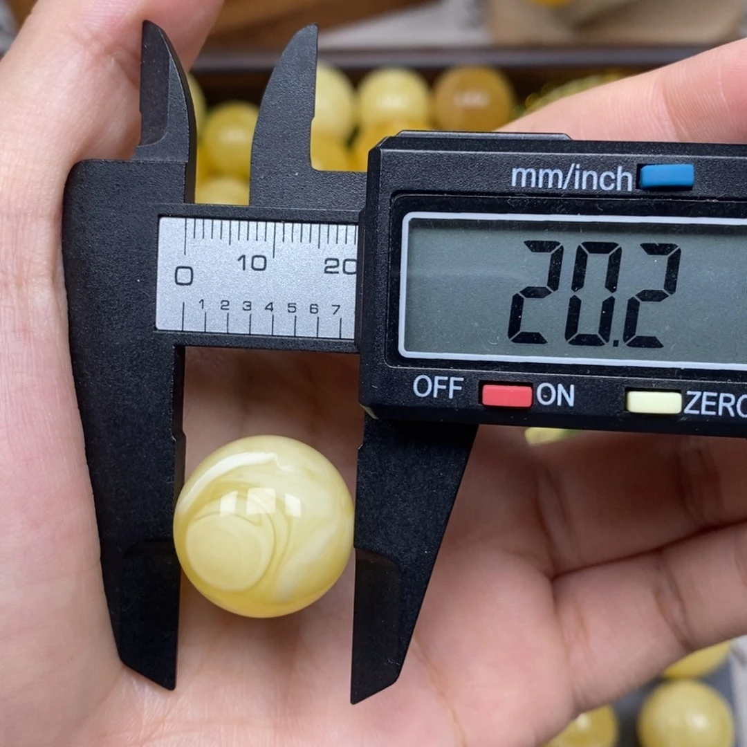 未镶嵌琥珀珠宝奇石