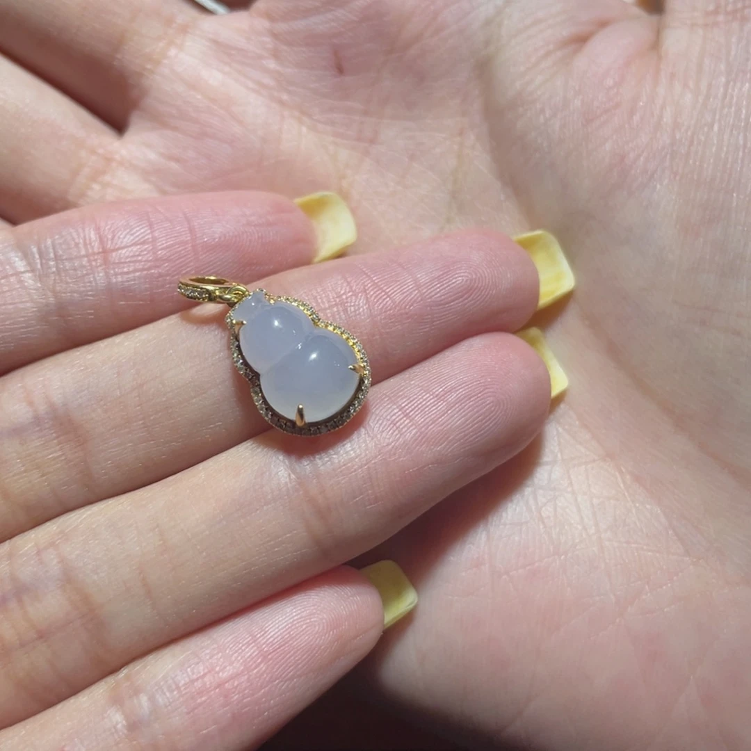 颈饰18K金镶嵌翡翠