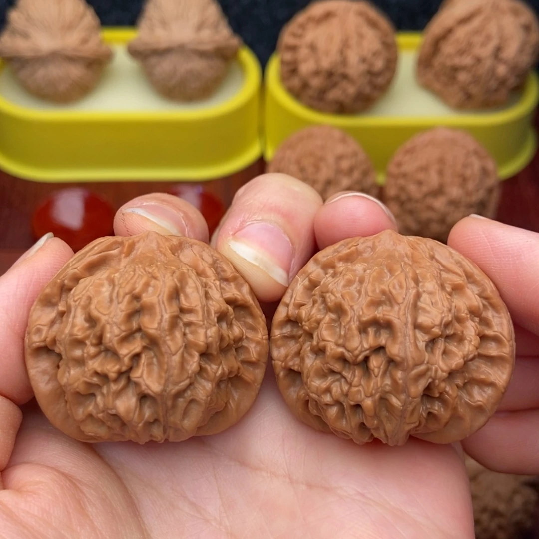 文玩核桃把件37精品老树红皮“核王”