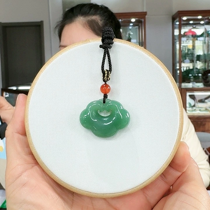 密玉（石英质玉）吊坠合金