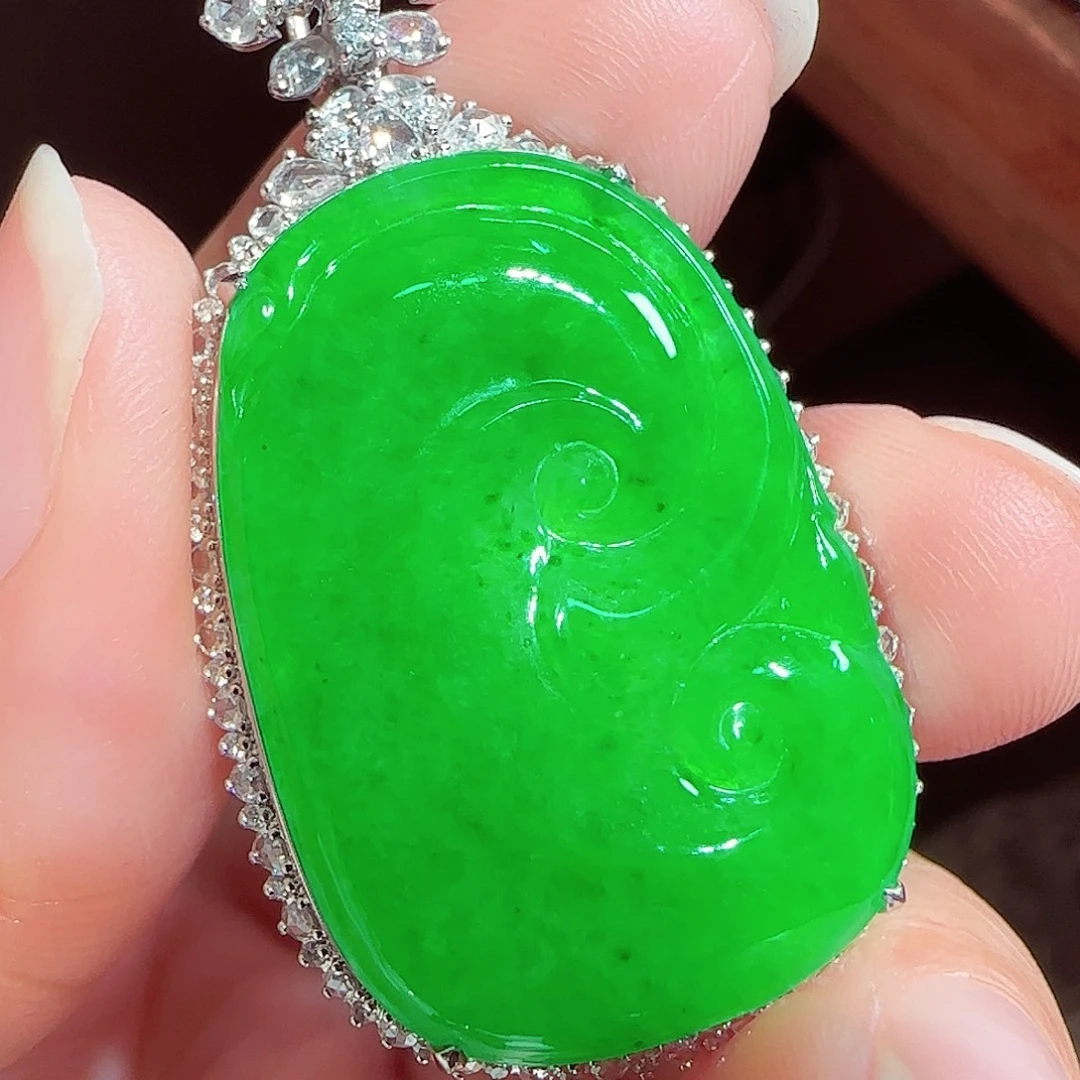 翡翠18K金镶嵌吊坠(赠链)