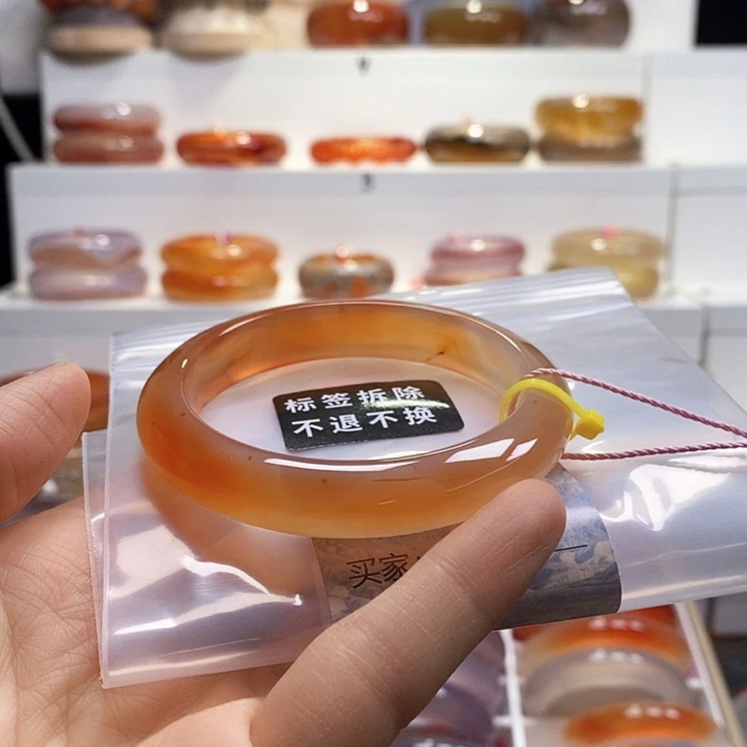 玛瑙/玉髓未镶嵌手镯天然俏色沙