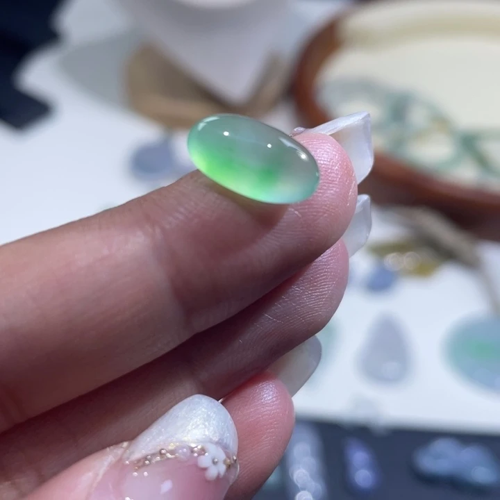 翡翠未镶嵌颈饰蛋面