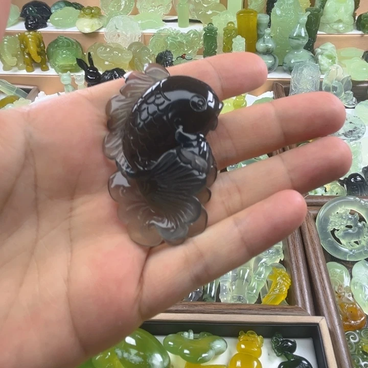 岫玉未镶嵌吊坠(不含链)王**?