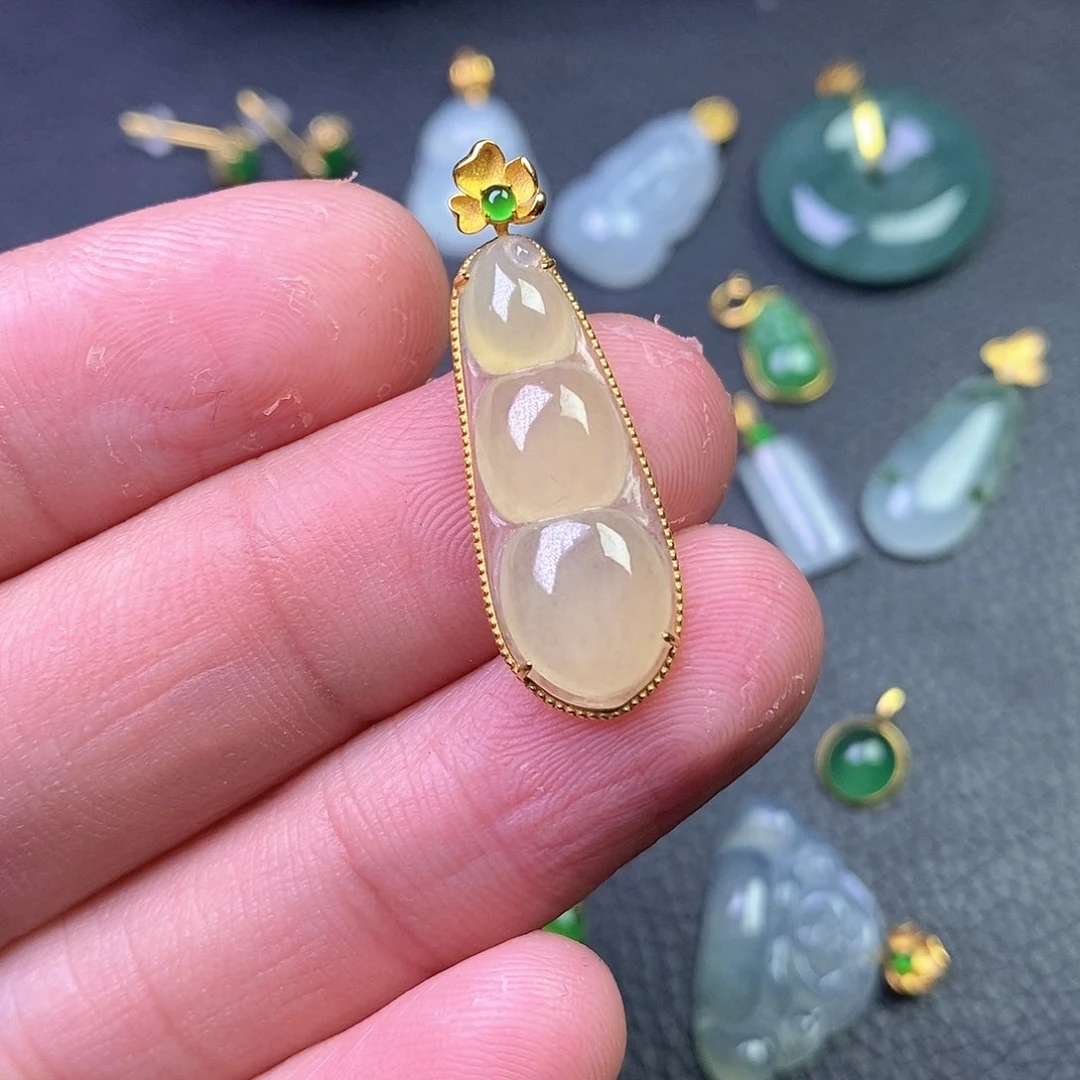 颈饰18K金镶嵌翡翠?***～