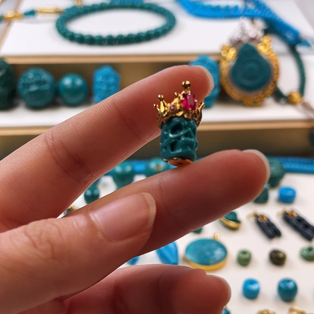 鲲****绿松石未镶嵌把件