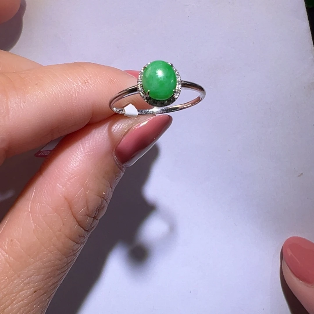 翡翠颈饰18K金镶嵌戒指