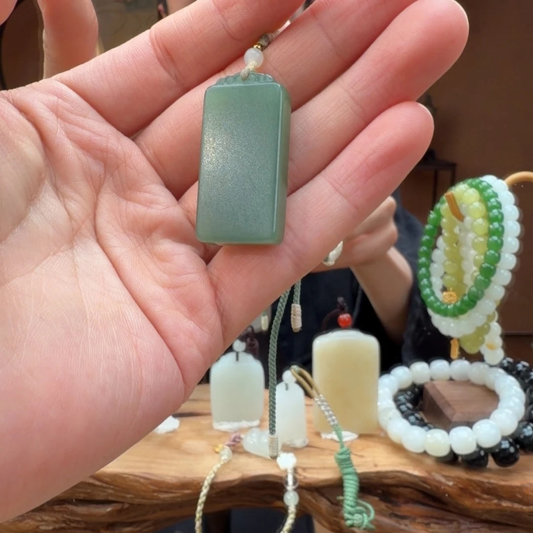 和田玉未镶嵌手机链碧玉牌