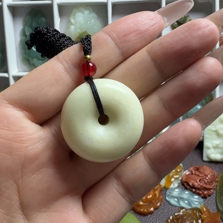 蛇纹石玉未镶嵌吊坠