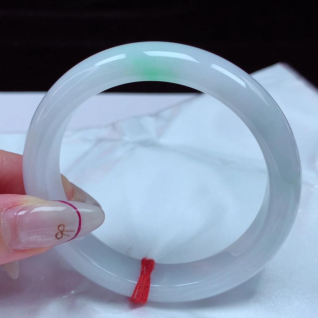 翡翠手镯未镶嵌56圈