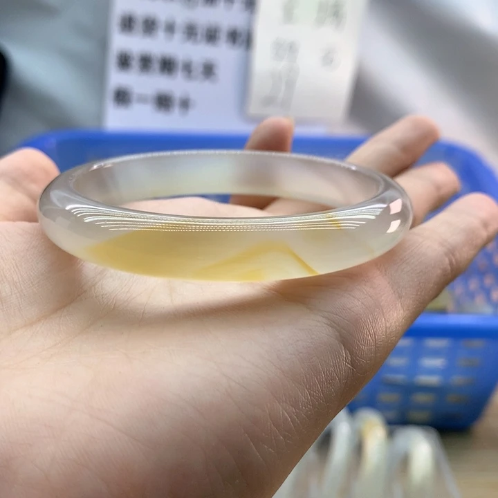 玛瑙/玉髓手镯未镶嵌.*财