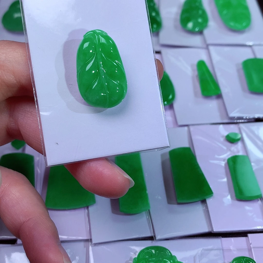 吊坠(赠链)未镶嵌翡翠天然翡翠