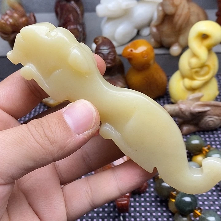 未镶嵌蛇纹石玉颈饰