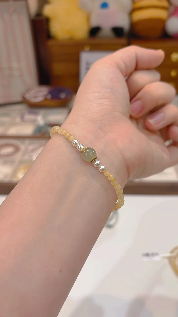 单圈金发晶搭一颗和田玉加四颗贝珠款手串A88