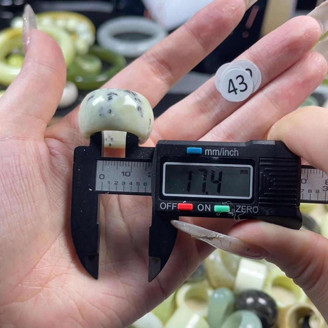 蛇纹石玉未镶嵌戒指