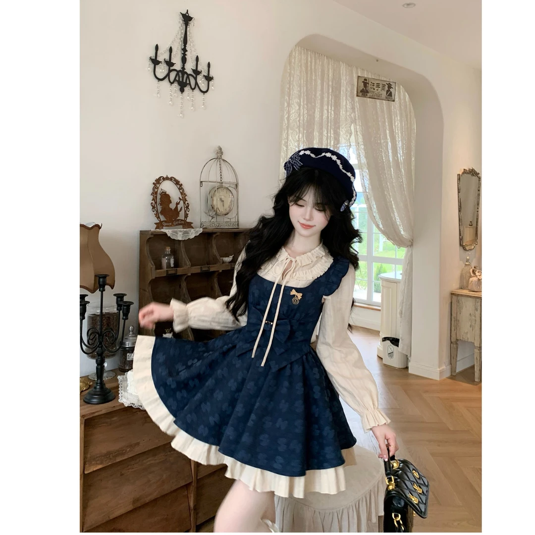 【星芙颂】甜美花边绣花衬衫+仿牛仔提花俏皮飞袖背带裙套装