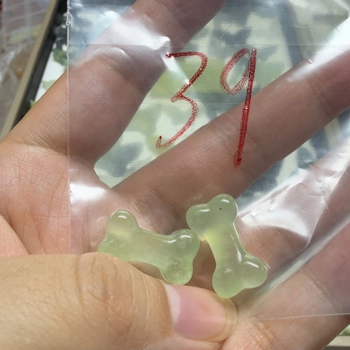 透闪石-蛇纹石玉吊坠未镶嵌