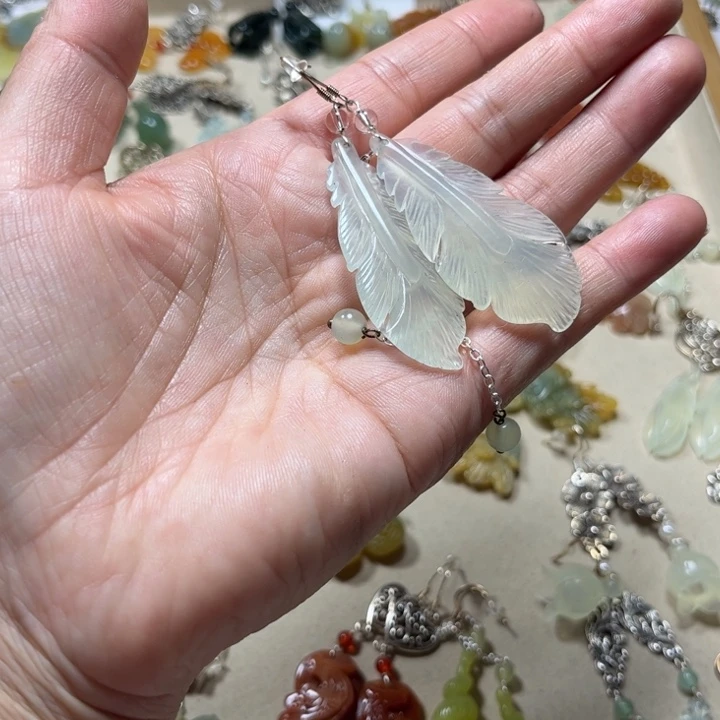 蛇纹石玉未镶嵌耳饰