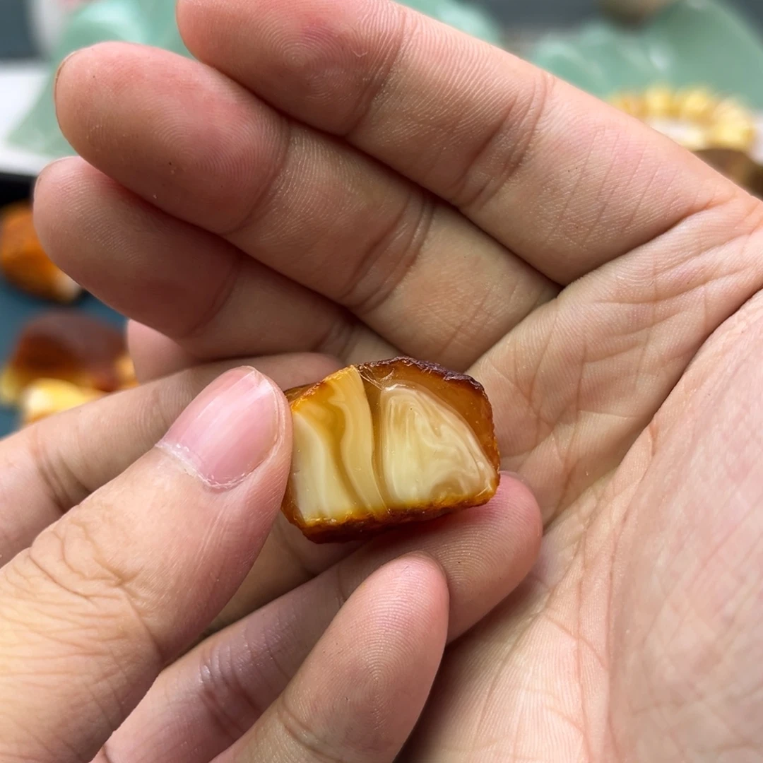 峰****定制琥珀未镶嵌蜜蜡原石不退不换