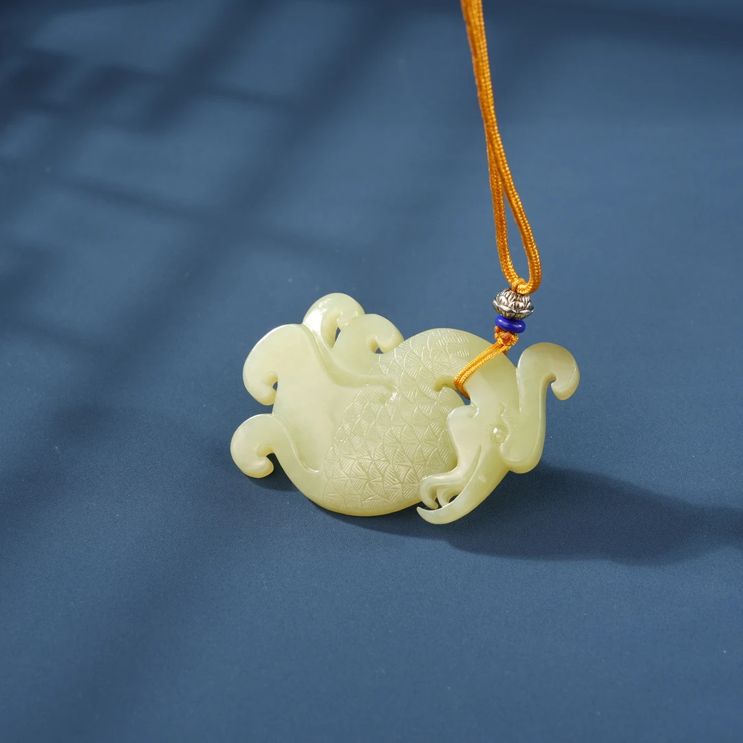 盟世玉和田玉挂件（动物）