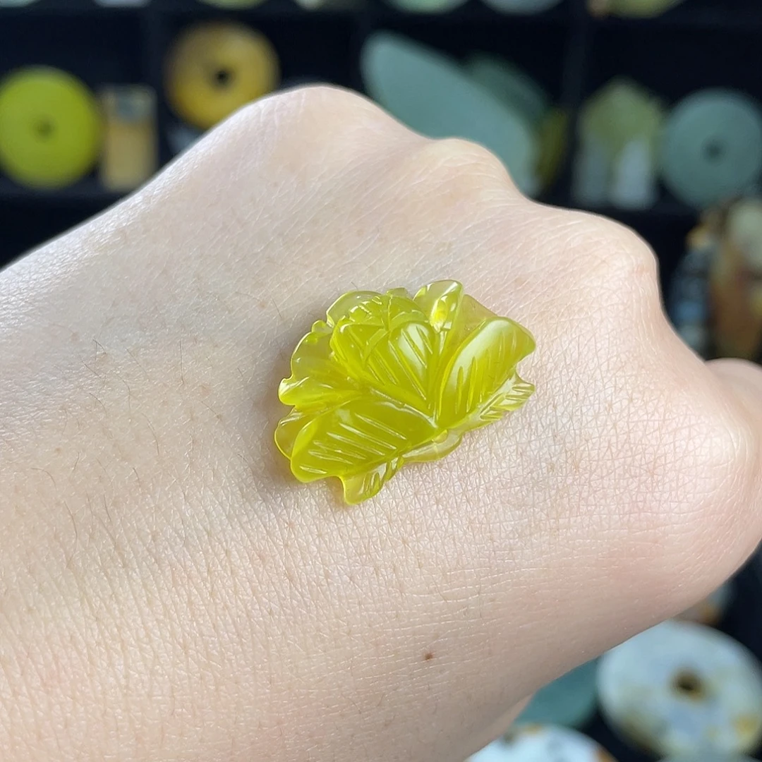 岫玉未镶嵌颈饰吊坠