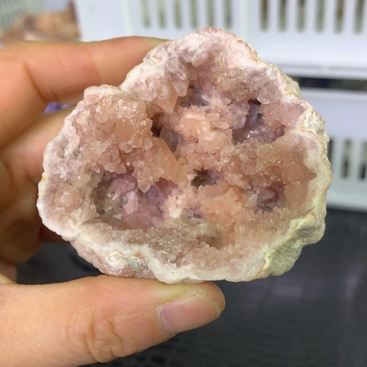 水晶福利粉晶洞未镶嵌