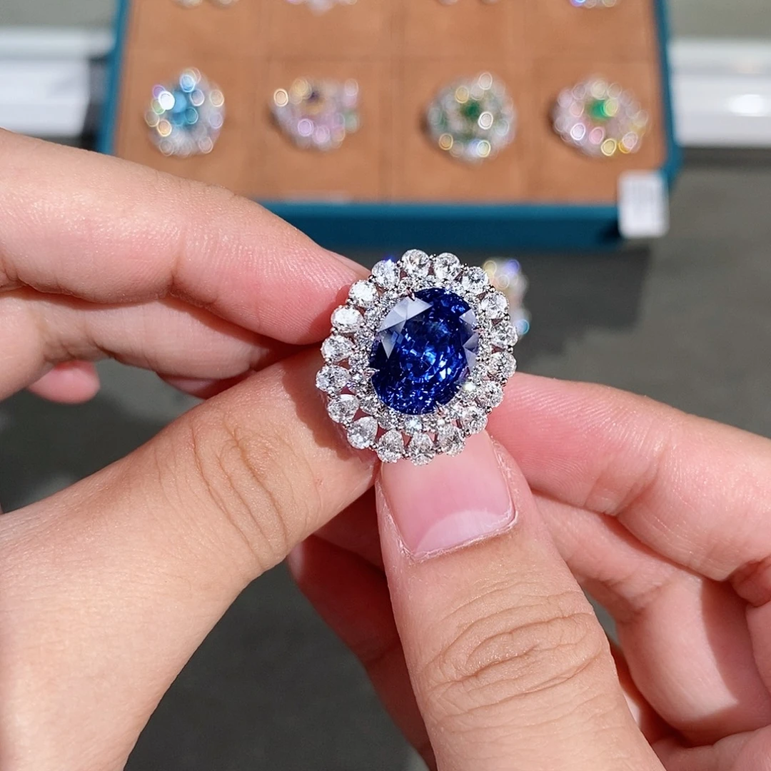 戒指蓝宝石18K金镶嵌10.8ct