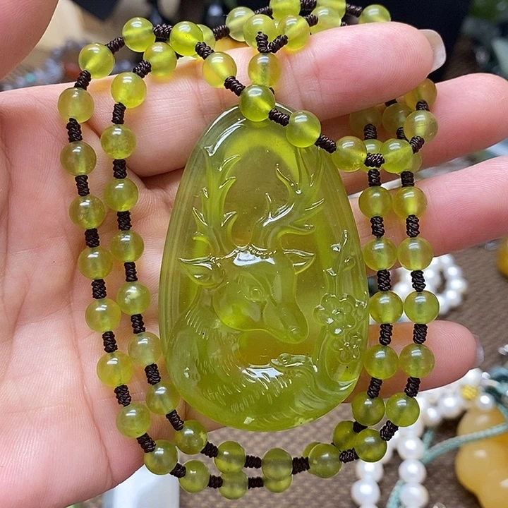 蛇纹石玉未镶嵌颈饰