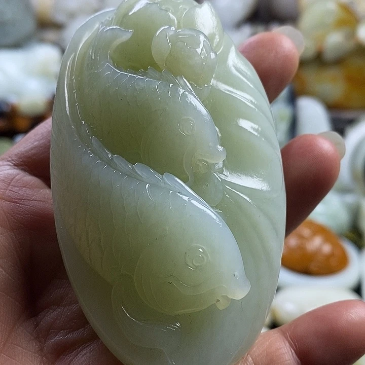 和田玉未镶嵌把件