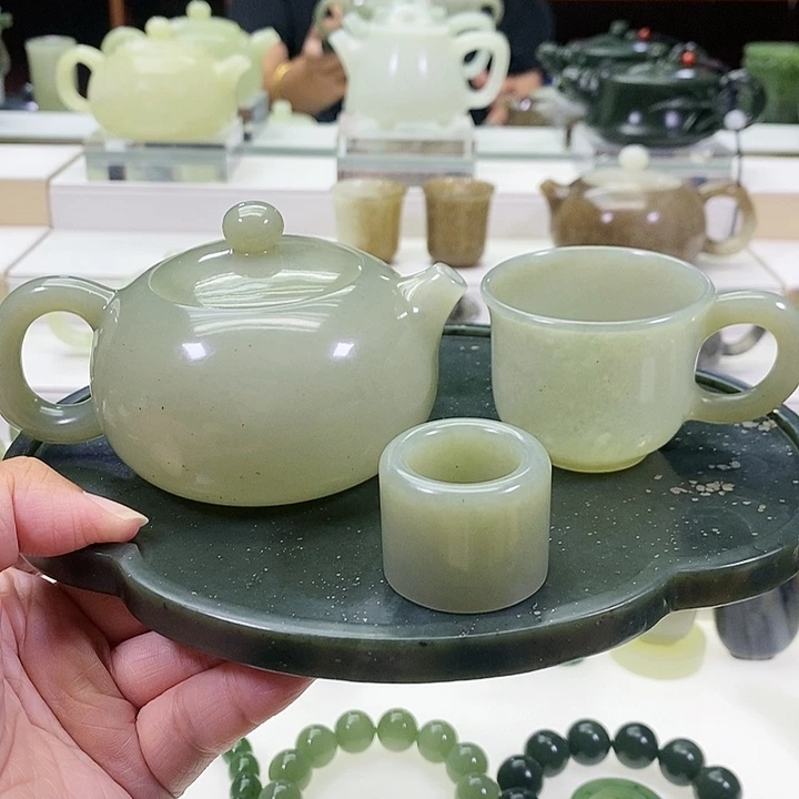 未镶嵌和田玉挂件徐*峰茶壶
