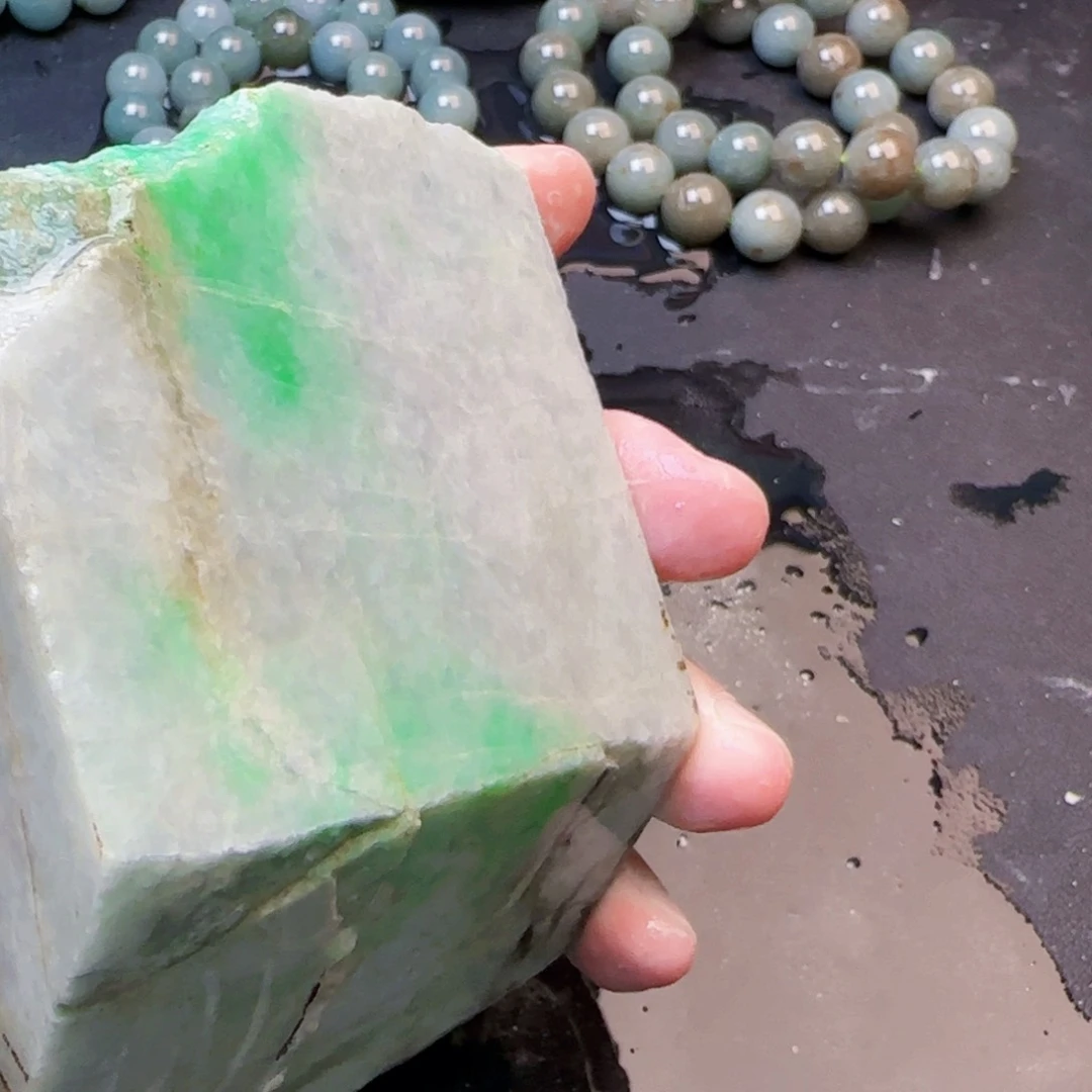 嘉***亿翡翠未镶嵌颈饰50