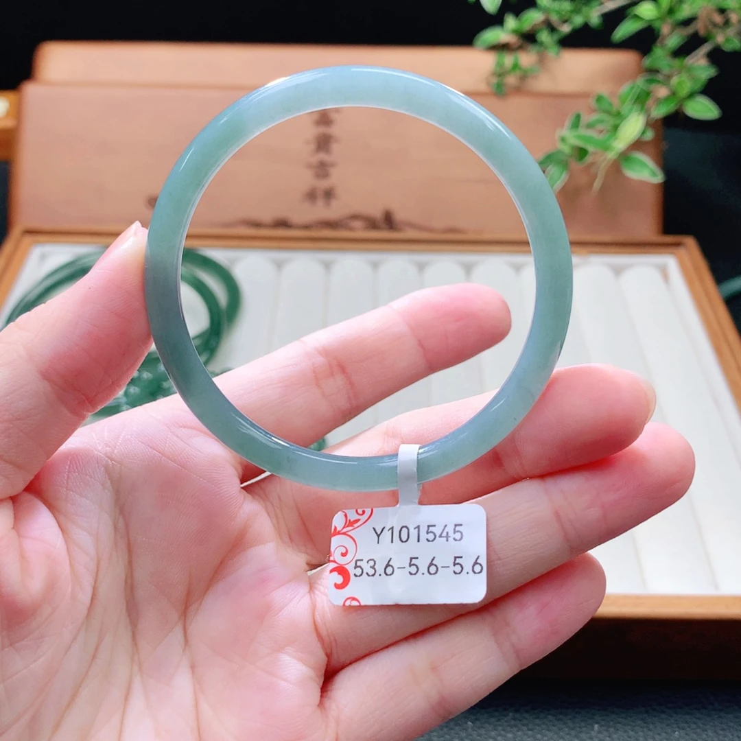 翡翠未镶嵌手镯（圆镯）