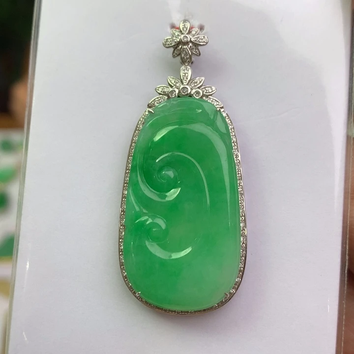 翡翠18K金镶嵌颈饰翡翠