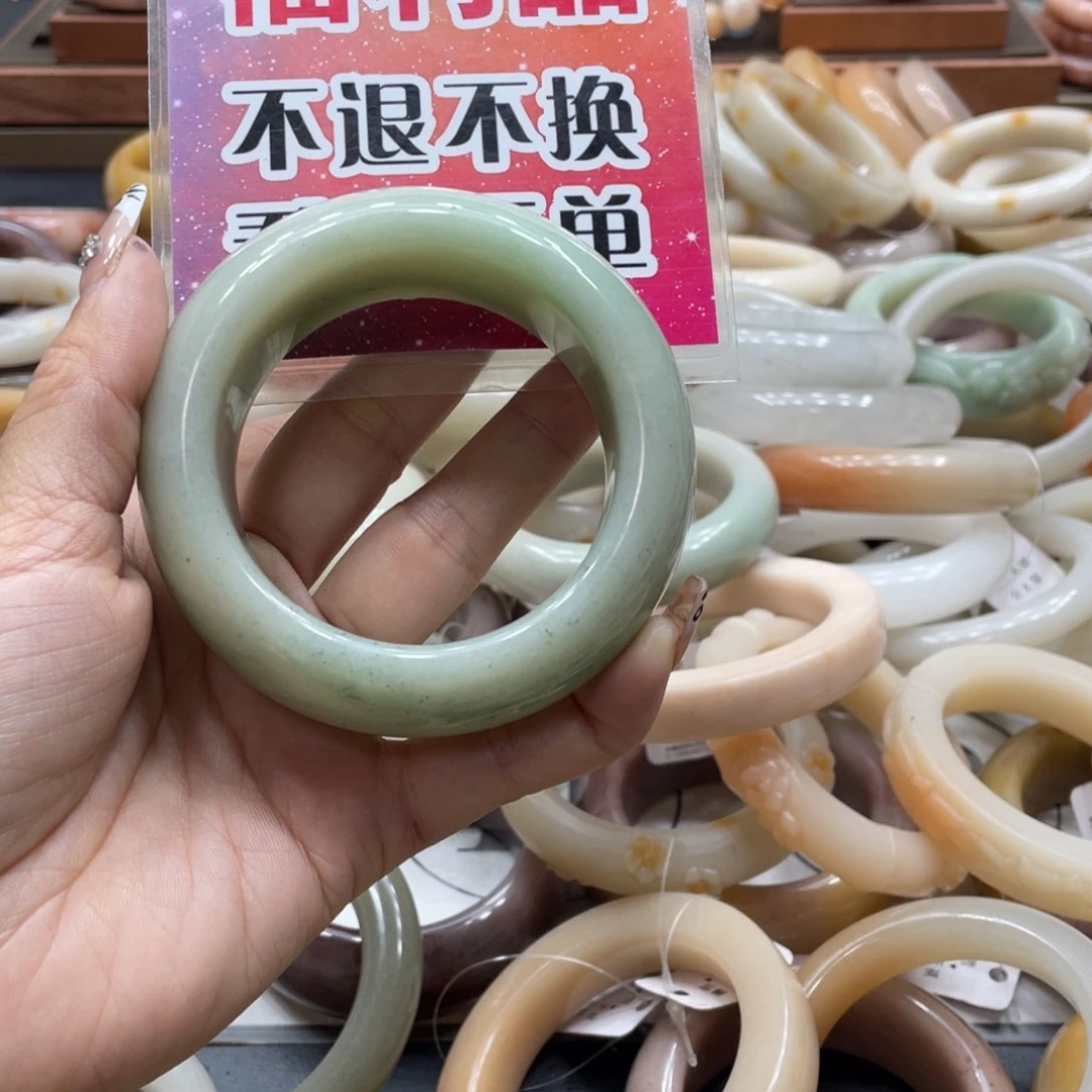 石英岩玉手镯未镶嵌贪***儿