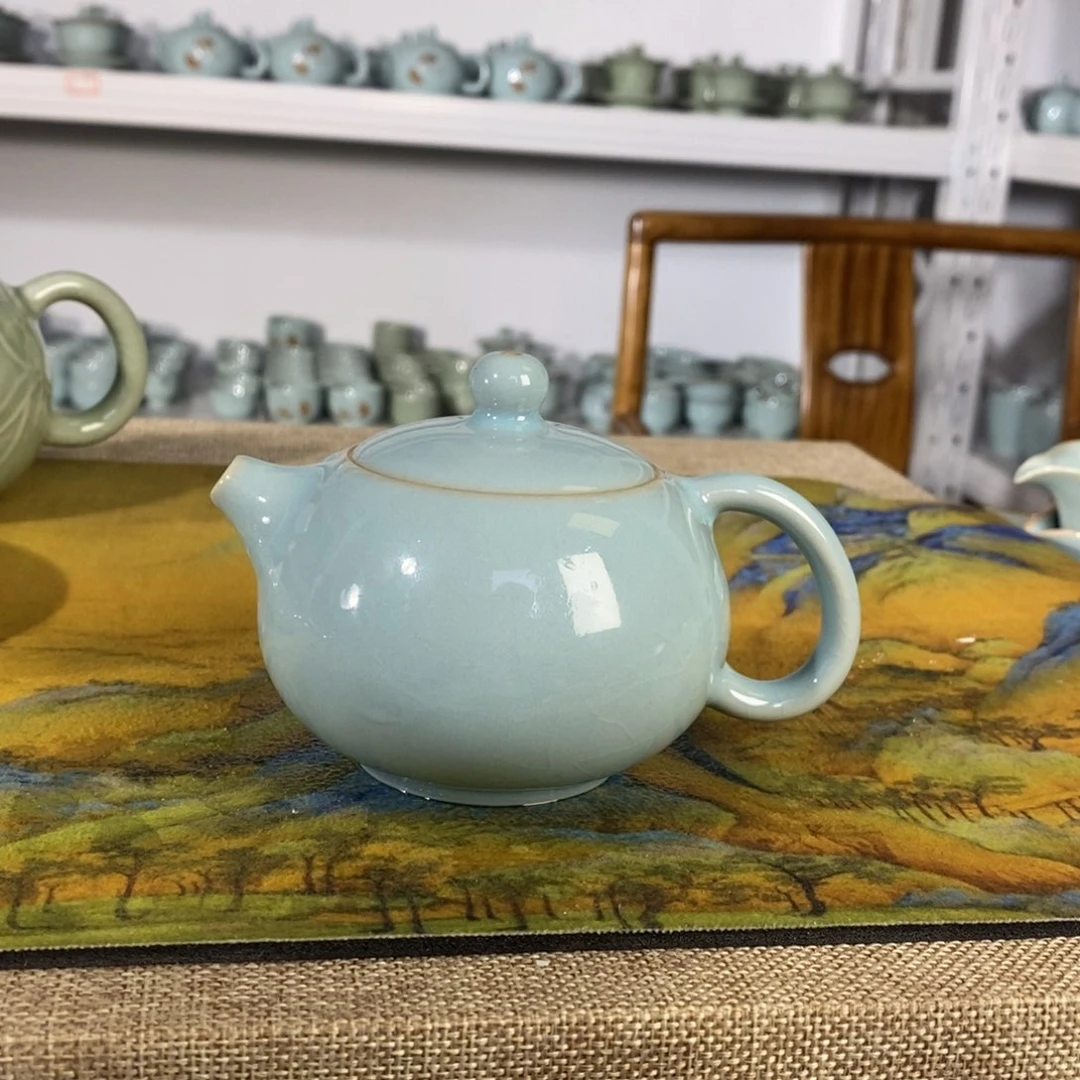 【闪购商品】天青小西施壶微微瑕，。。。。。。