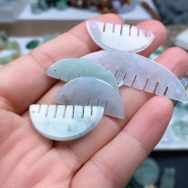 翡翠未镶嵌吊坠(不含链)一个20