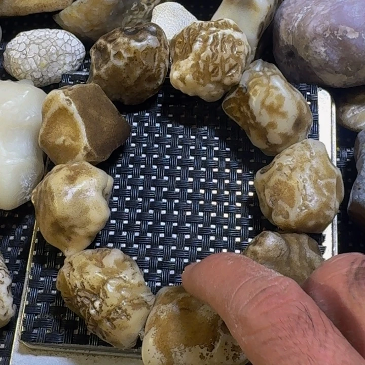 石膏制品蛋白石手串