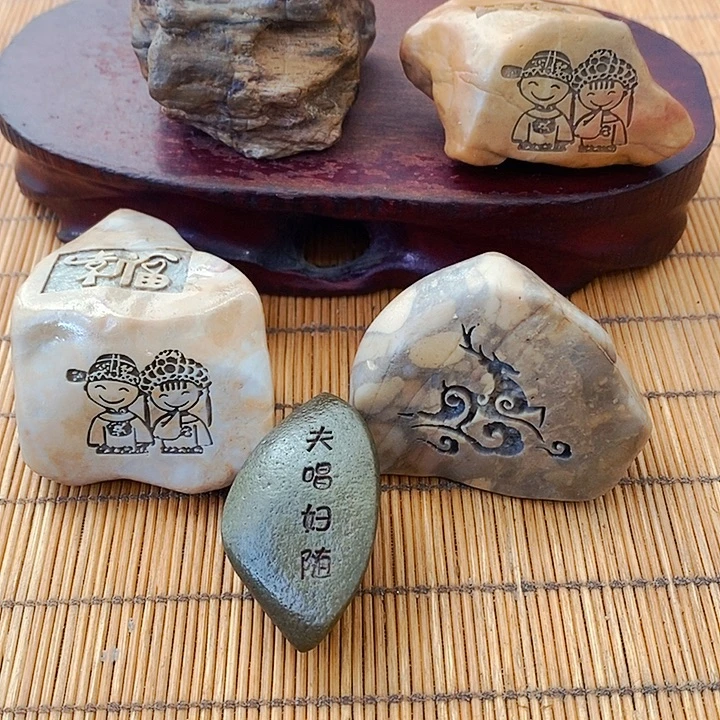 晴***滴原石雕刻工艺品手把摆件