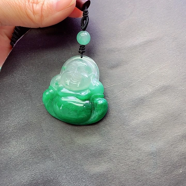 颈饰未镶嵌石英质玉