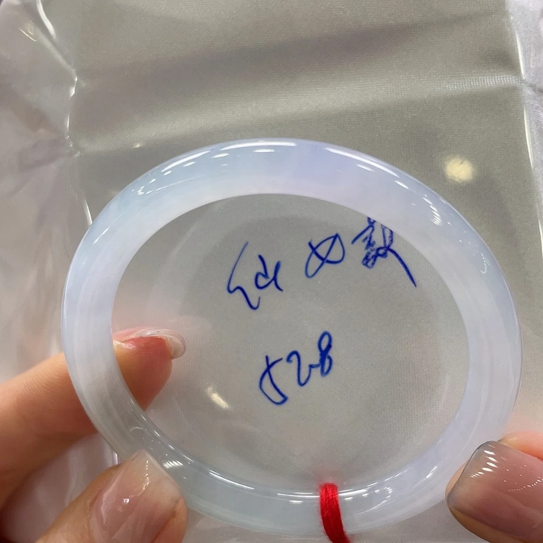 翡翠手镯未镶嵌翡翠手镯