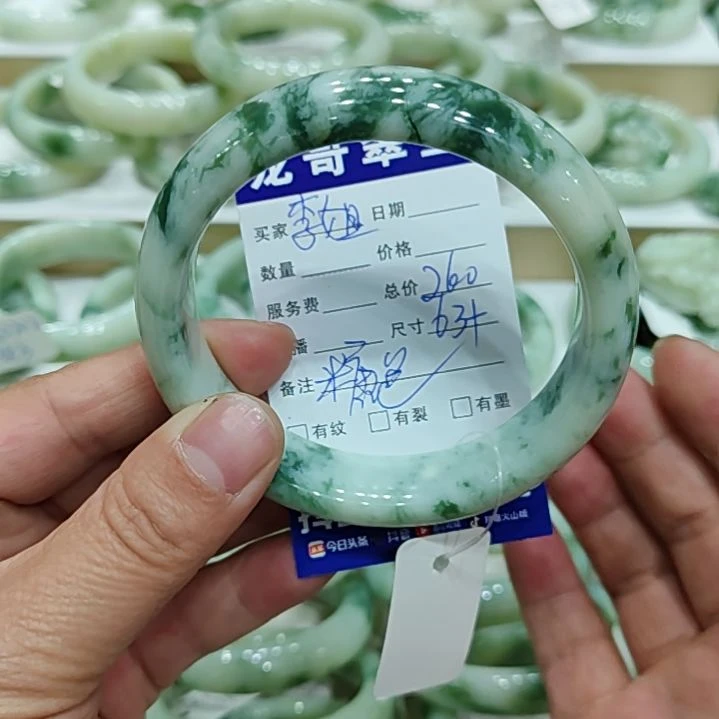 透闪石-蛇纹石玉手镯未镶嵌李*