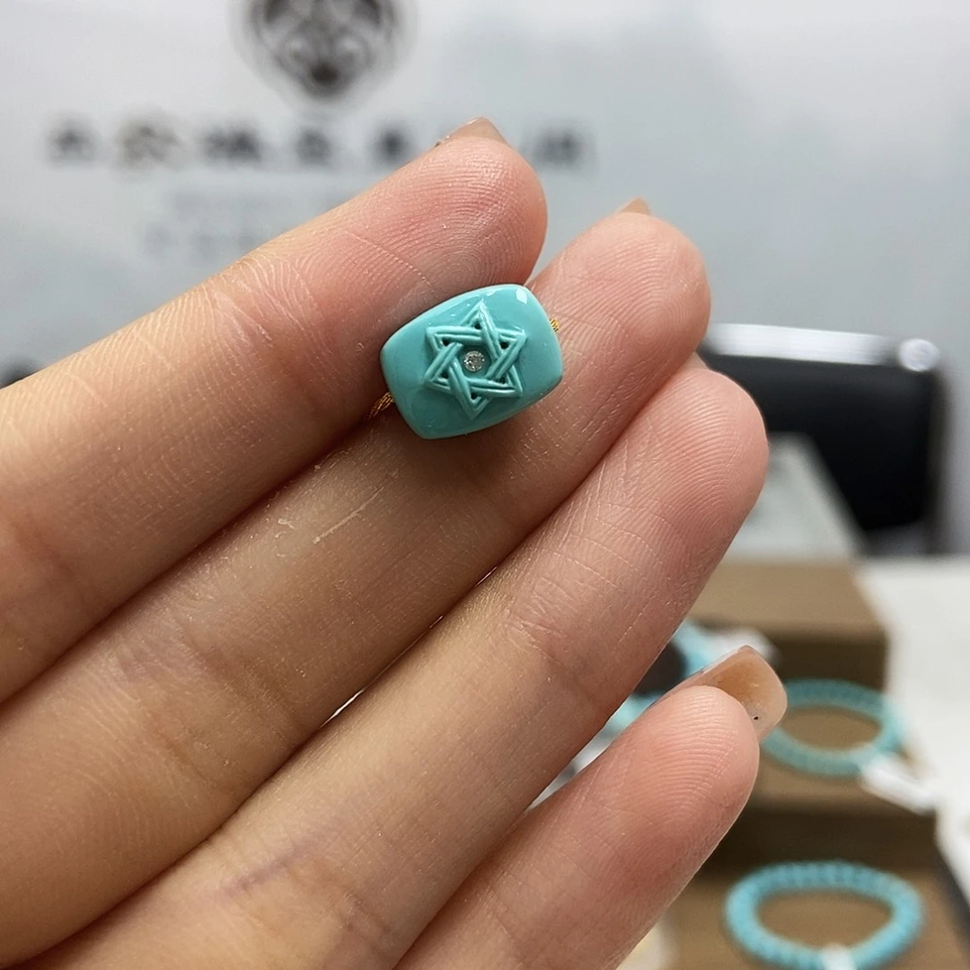 绿松石未镶嵌颈饰