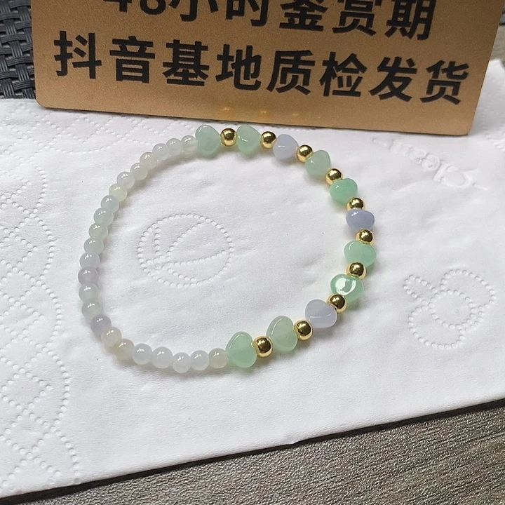 翡翠未镶嵌颈饰爱心